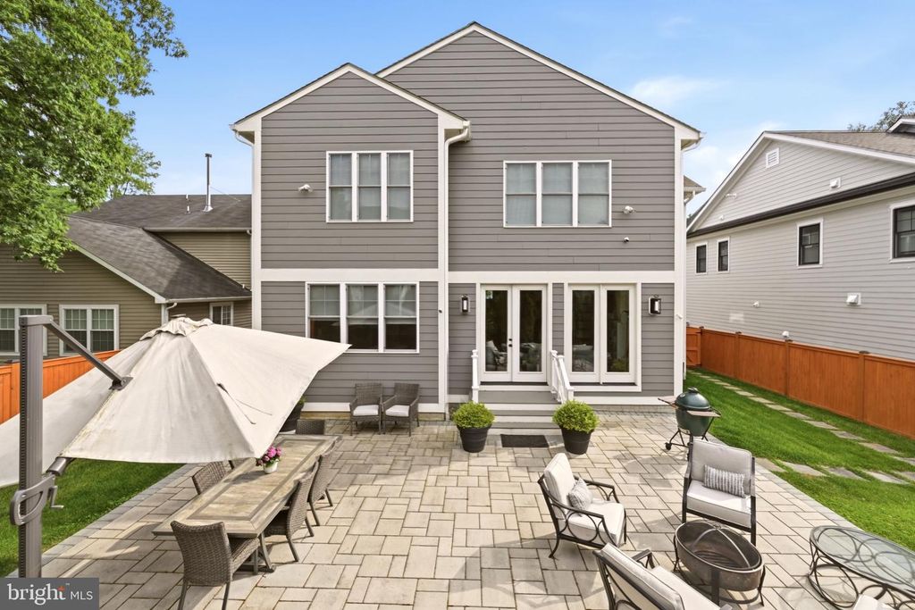 Image 4 of property listing at 4415 COLCHESTER DR, Kensington, MD 20895