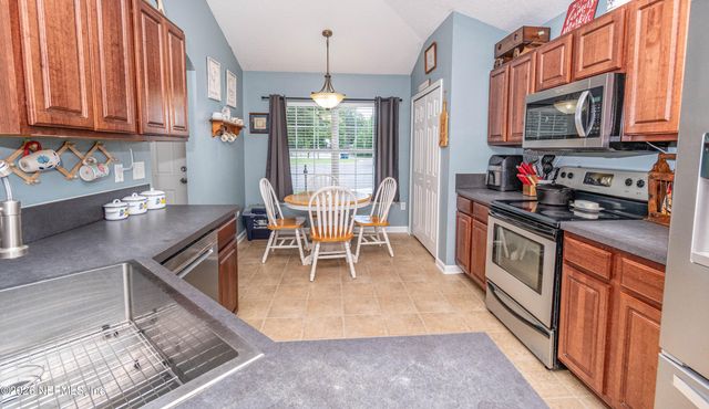 431 THOMAS Court, Macclenny, FL 32063