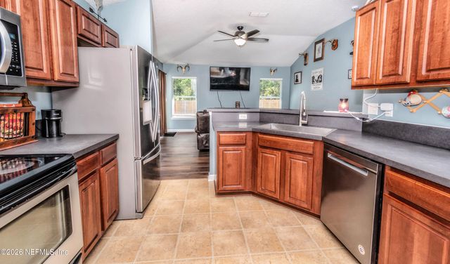 431 THOMAS Court, Macclenny, FL 32063