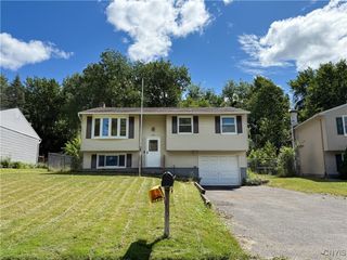 5512 Taormina Drive, Clay, NY 13041