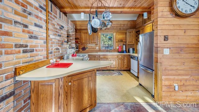 6223 Cr 513 T Road, Rapid River, MI 49878