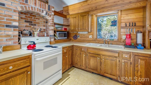 6223 Cr 513 T Road, Rapid River, MI 49878