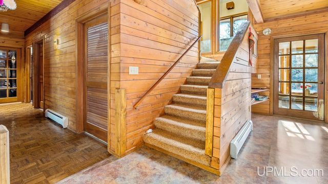 6223 Cr 513 T Road, Rapid River, MI 49878