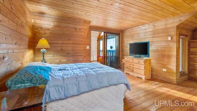 6223 Cr 513 T Road, Rapid River, MI 49878