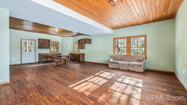 6223 Cr 513 T Road, Rapid River, MI 49878