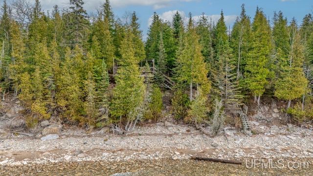 6223 Cr 513 T Road, Rapid River, MI 49878