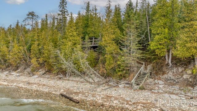 6223 Cr 513 T Road, Rapid River, MI 49878