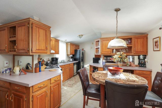 10 Twain Road, North Brunswick, NJ 08902