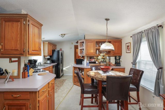 10 Twain Road, North Brunswick, NJ 08902