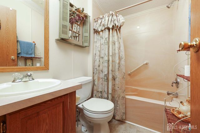 10 Twain Road, North Brunswick, NJ 08902