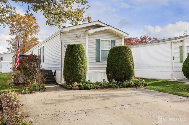 10 Twain Road, North Brunswick, NJ 08902