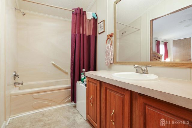 10 Twain Road, North Brunswick, NJ 08902