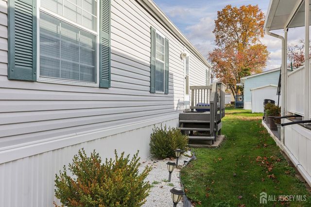 10 Twain Road, North Brunswick, NJ 08902