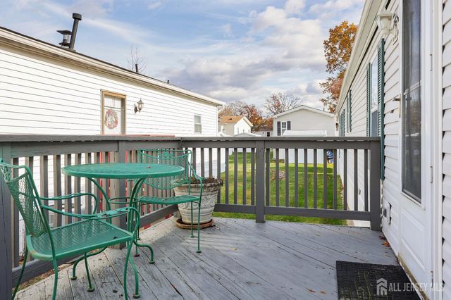 10 Twain Road, North Brunswick, NJ 08902