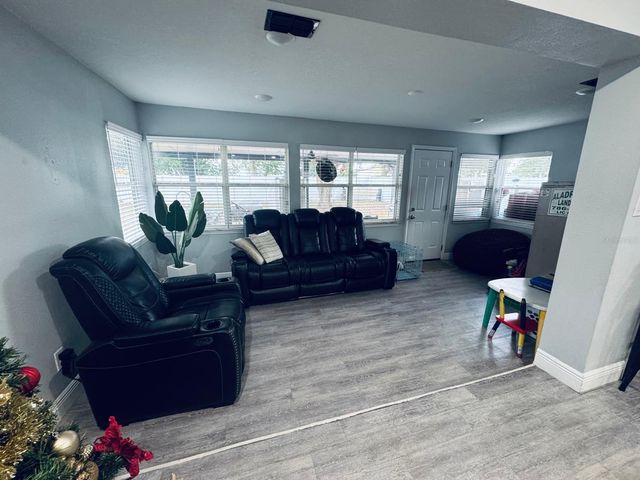 17 S SOLANDRA DRIVE, Orlando, FL 32807
