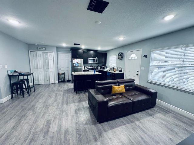 17 S SOLANDRA DRIVE, Orlando, FL 32807