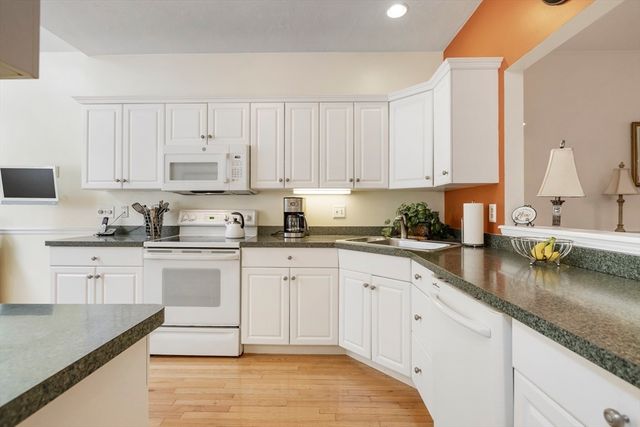 47 Orchard Meadow Dr. 47, Shrewsbury, MA 01545