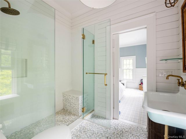 245 Lattingtown Road, Locust Valley, NY 11560