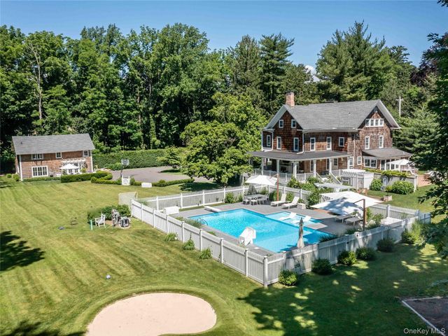 245 Lattingtown Road, Locust Valley, NY 11560