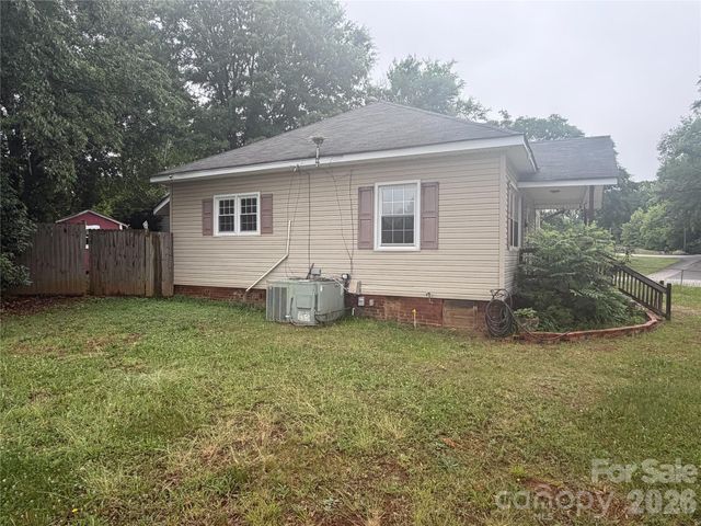 204 Madora Street, Mount Holly, NC 28120