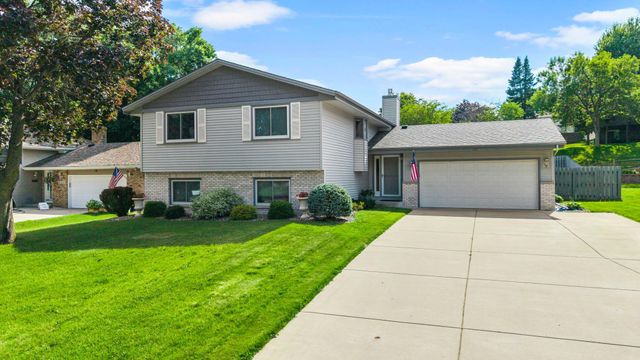 5213 Overlook Drive, Bloomington, MN 55437