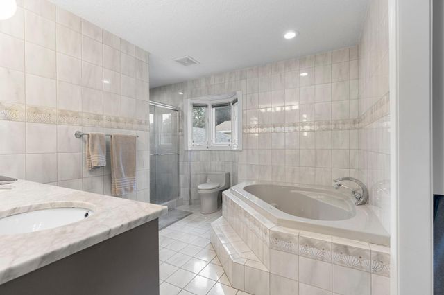 5213 Overlook Drive, Bloomington, MN 55437