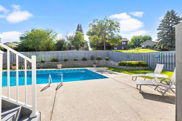 5213 Overlook Drive, Bloomington, MN 55437