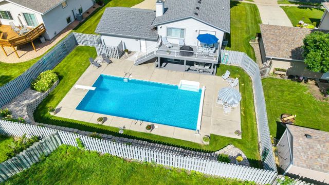 5213 Overlook Drive, Bloomington, MN 55437