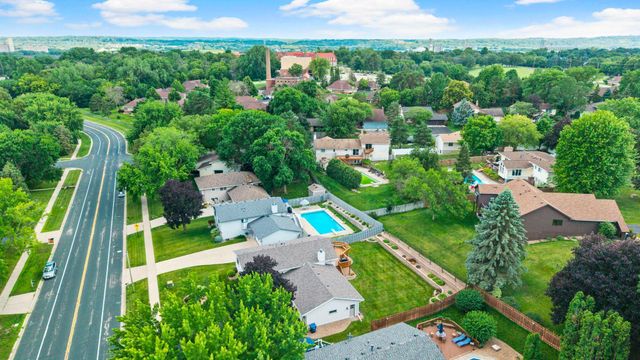 5213 Overlook Drive, Bloomington, MN 55437