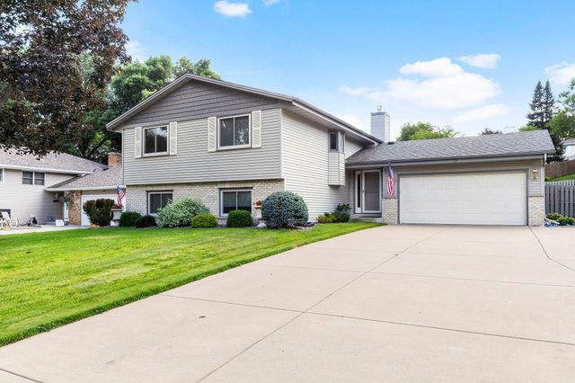 5213 Overlook Drive, Bloomington, MN 55437