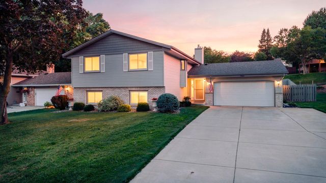 5213 Overlook Drive, Bloomington, MN 55437