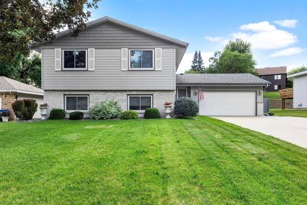 5213 Overlook Drive, Bloomington, MN 55437