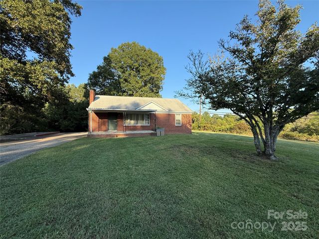 2308 Morganton Boulevard SW, Lenoir, NC 28645