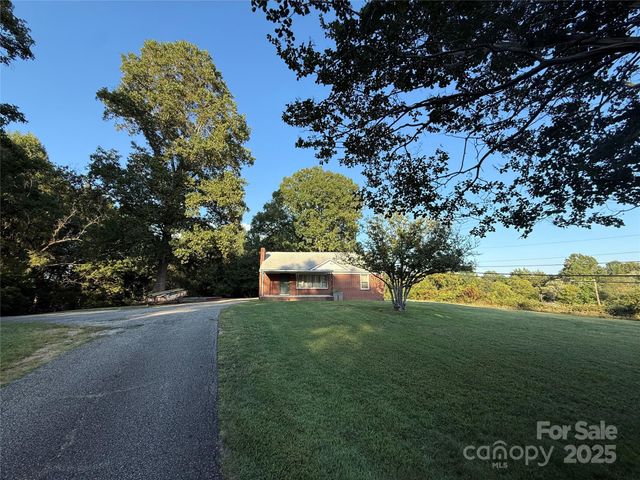 2308 Morganton Boulevard SW, Lenoir, NC 28645