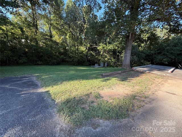 2308 Morganton Boulevard SW, Lenoir, NC 28645