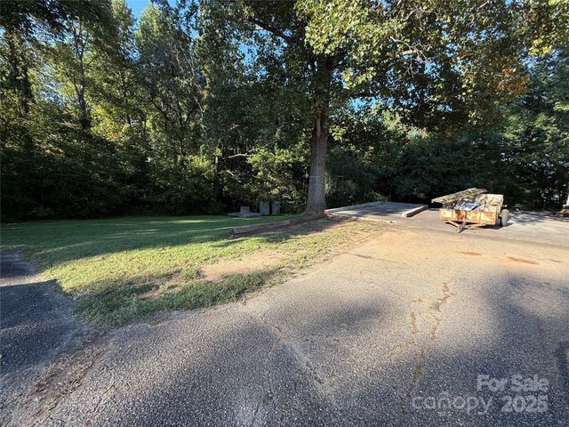 2308 Morganton Boulevard SW, Lenoir, NC 28645