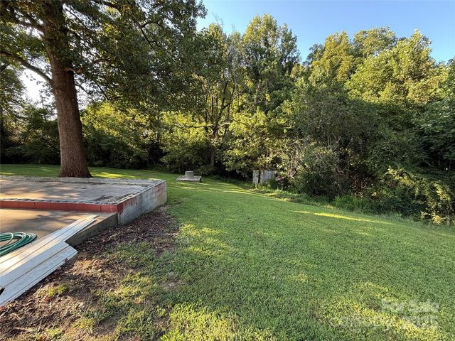 2308 Morganton Boulevard SW, Lenoir, NC 28645