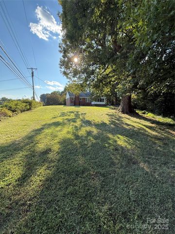 2308 Morganton Boulevard SW, Lenoir, NC 28645