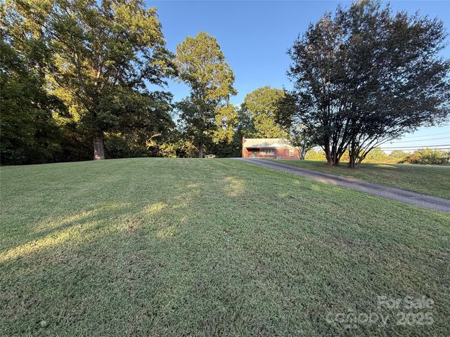 2308 Morganton Boulevard SW, Lenoir, NC 28645