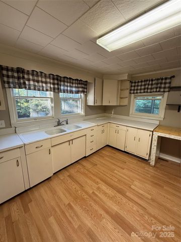 2308 Morganton Boulevard SW, Lenoir, NC 28645