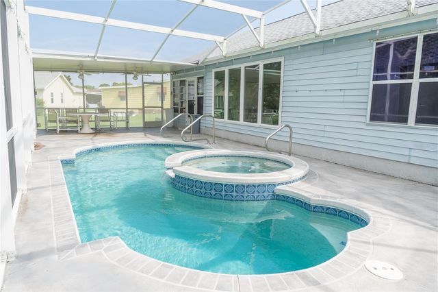 714 BAYHILL COURT, Lady Lake, FL 32159