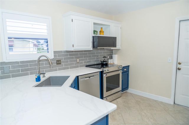 714 BAYHILL COURT, Lady Lake, FL 32159