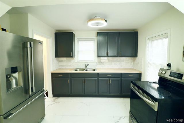 19591 Strasburg Street, Detroit, MI 48205