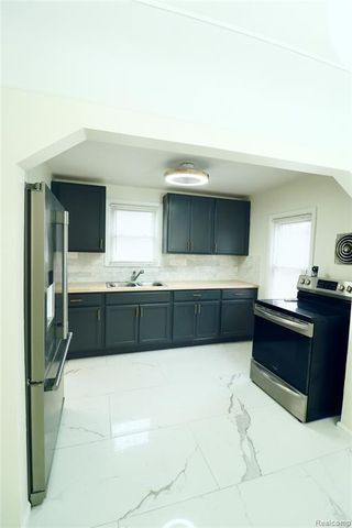 19591 Strasburg Street, Detroit, MI 48205