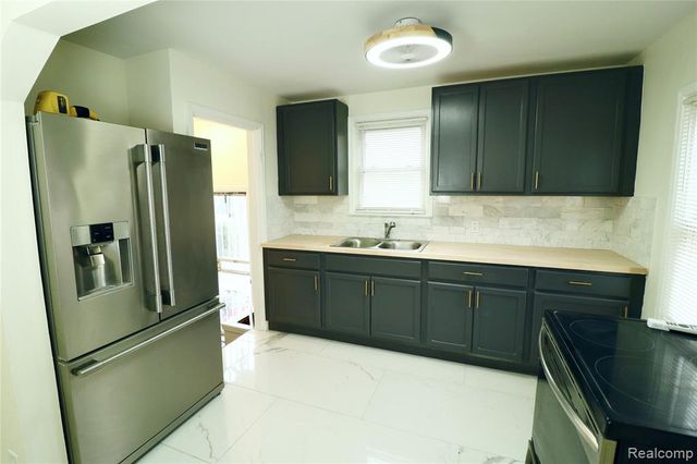 19591 Strasburg Street, Detroit, MI 48205