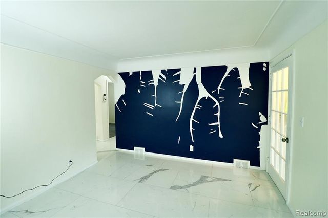 19591 Strasburg Street, Detroit, MI 48205