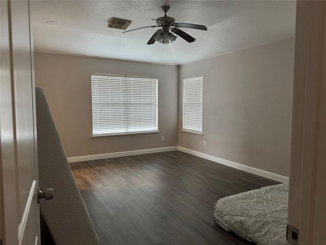 9431 Water Edge Point Ln, Humble, TX 77396