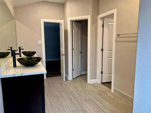 9431 Water Edge Point Ln, Humble, TX 77396