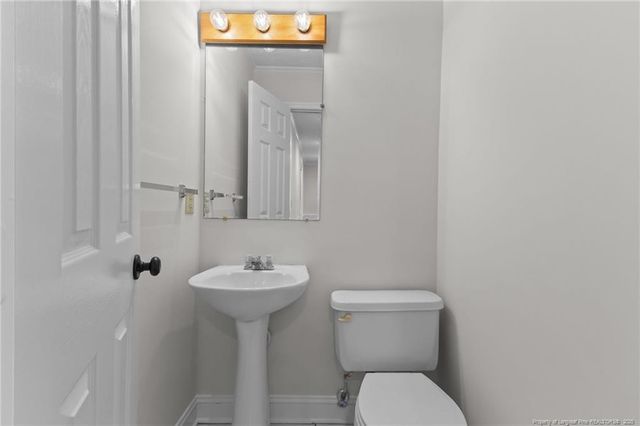 3659 Lake Forest Drive, Hope Mills, NC 28348