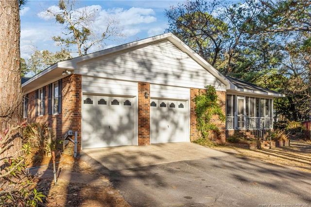 3659 Lake Forest Drive, Hope Mills, NC 28348